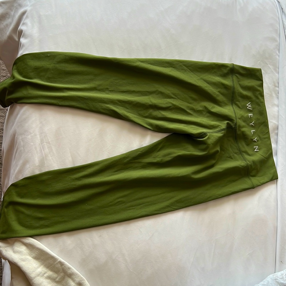 Never worn Weylan capri legging